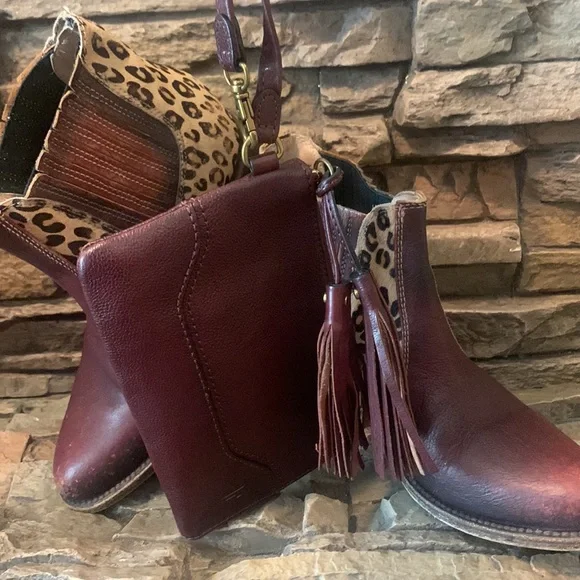 Frye Paige Wristlet - Picture 3 of 15